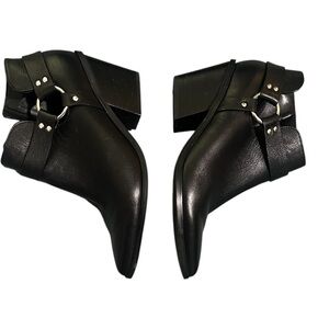 Nine West black leather w buckle heeled booties Size 9.5